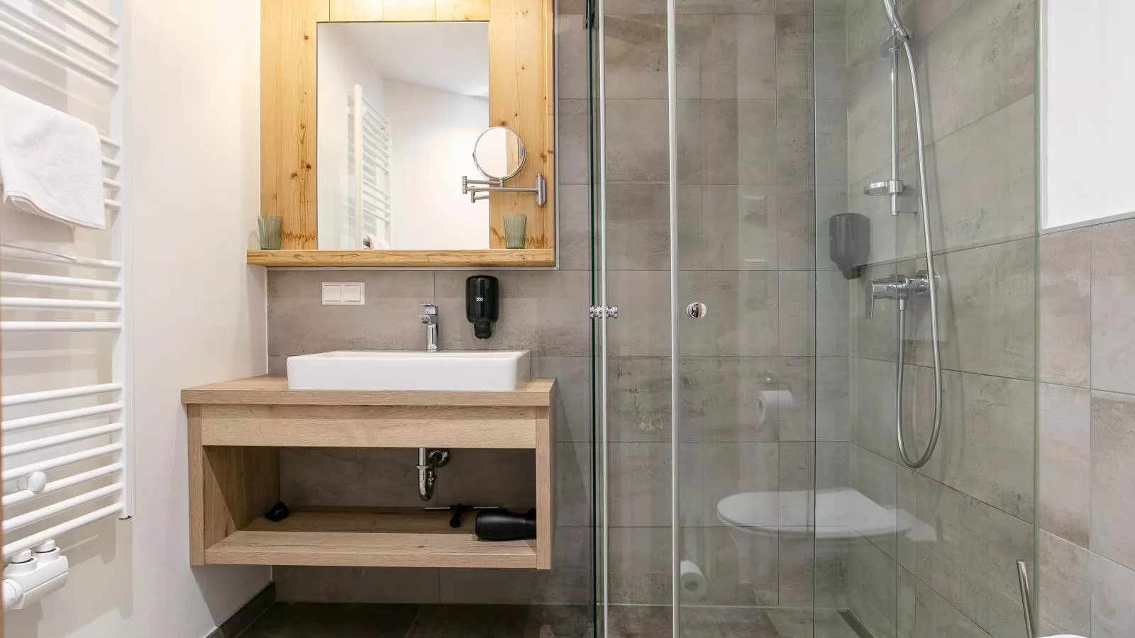 Apart33 Top 1-19-Bathroom