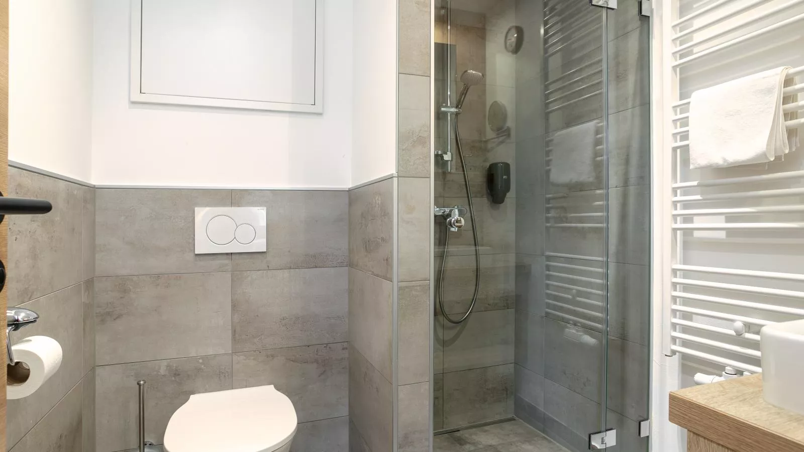 Apart33 Top 1-19-Bathroom
