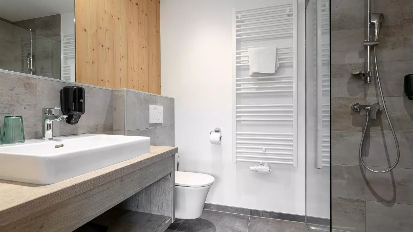 Apart33 Top 2-5-Bathroom
