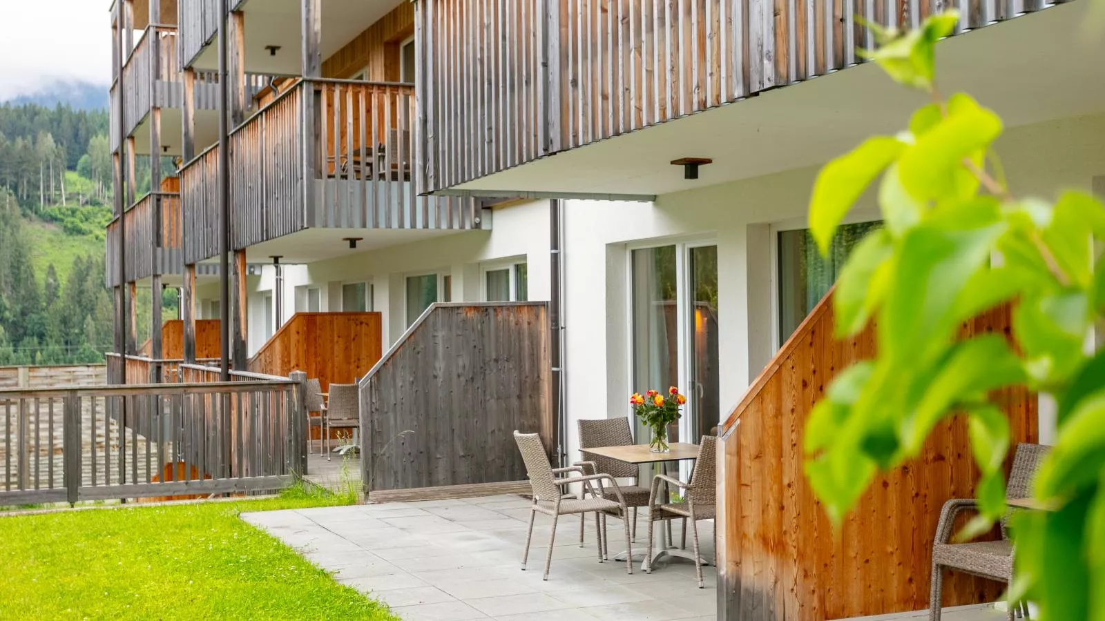 Apart33 Top 2-5-Terrace balcony