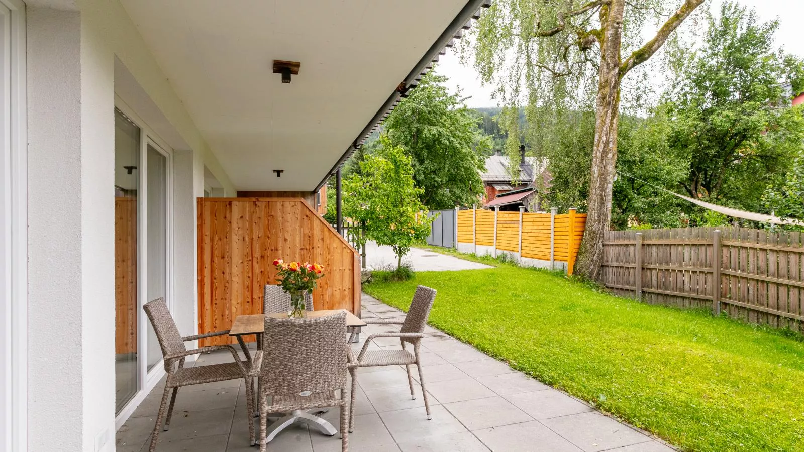 Apart33 Top 2-5-Terrace balcony