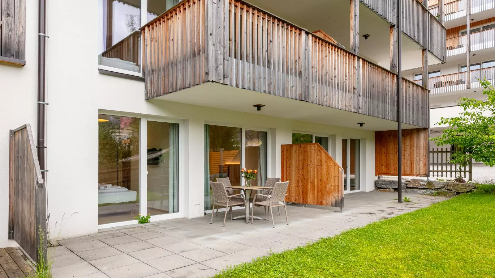 Apart33 Top 2-5-Terrace balcony