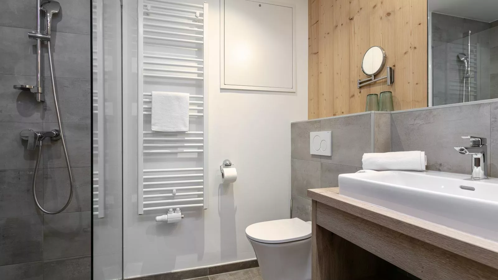 Apart33 Top 2-5-Bathroom