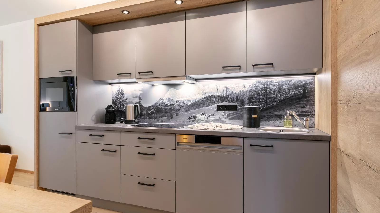 Apart33 Top 2-6-Kitchen
