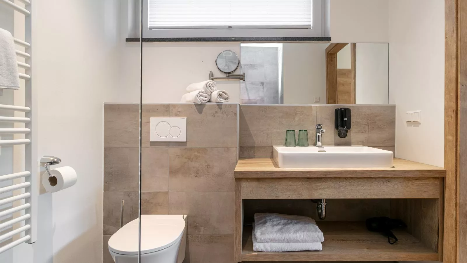 Apart33 Top 2-6-Bathroom
