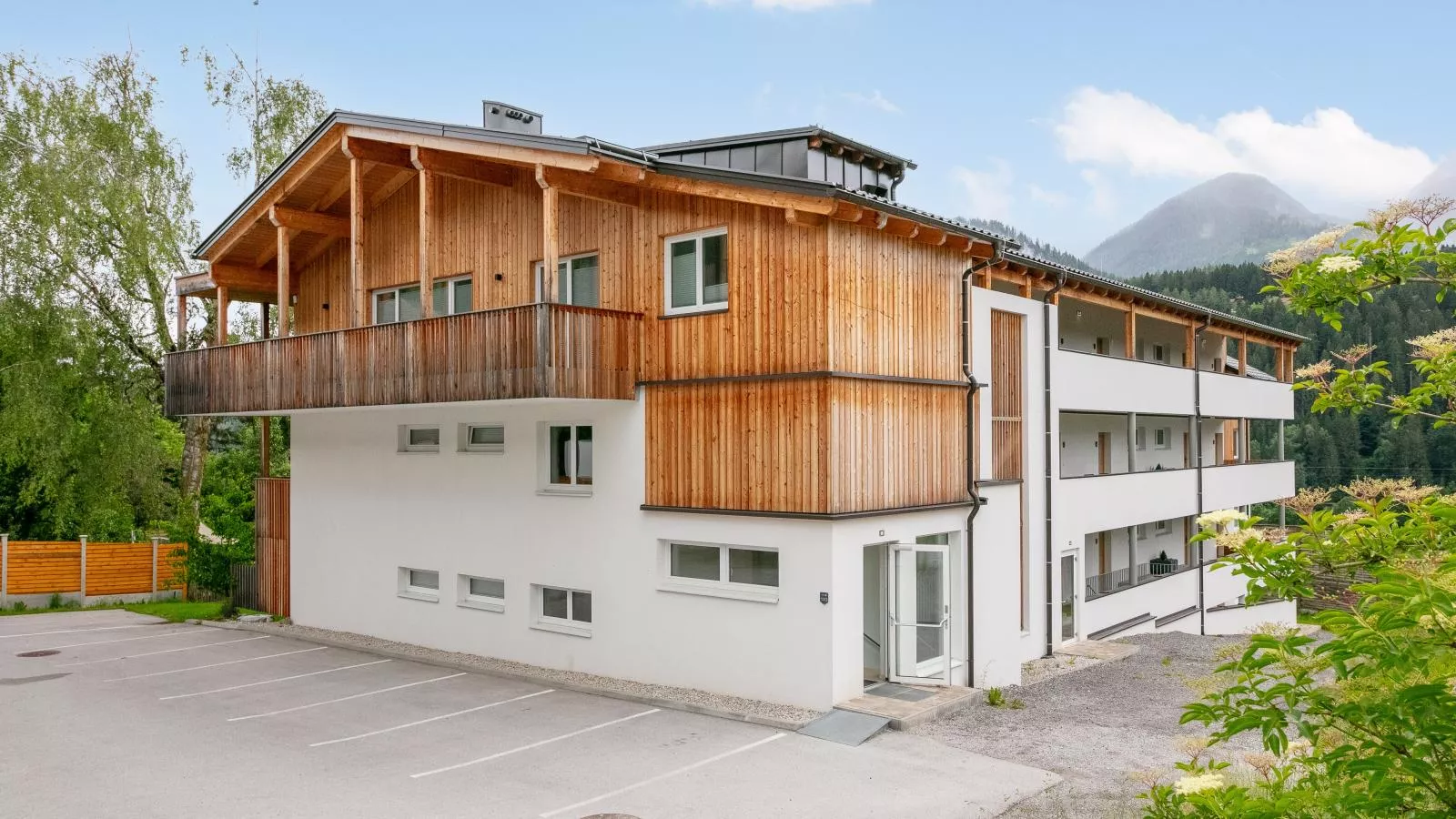 Apart33 Top 2-6-Exterior summer