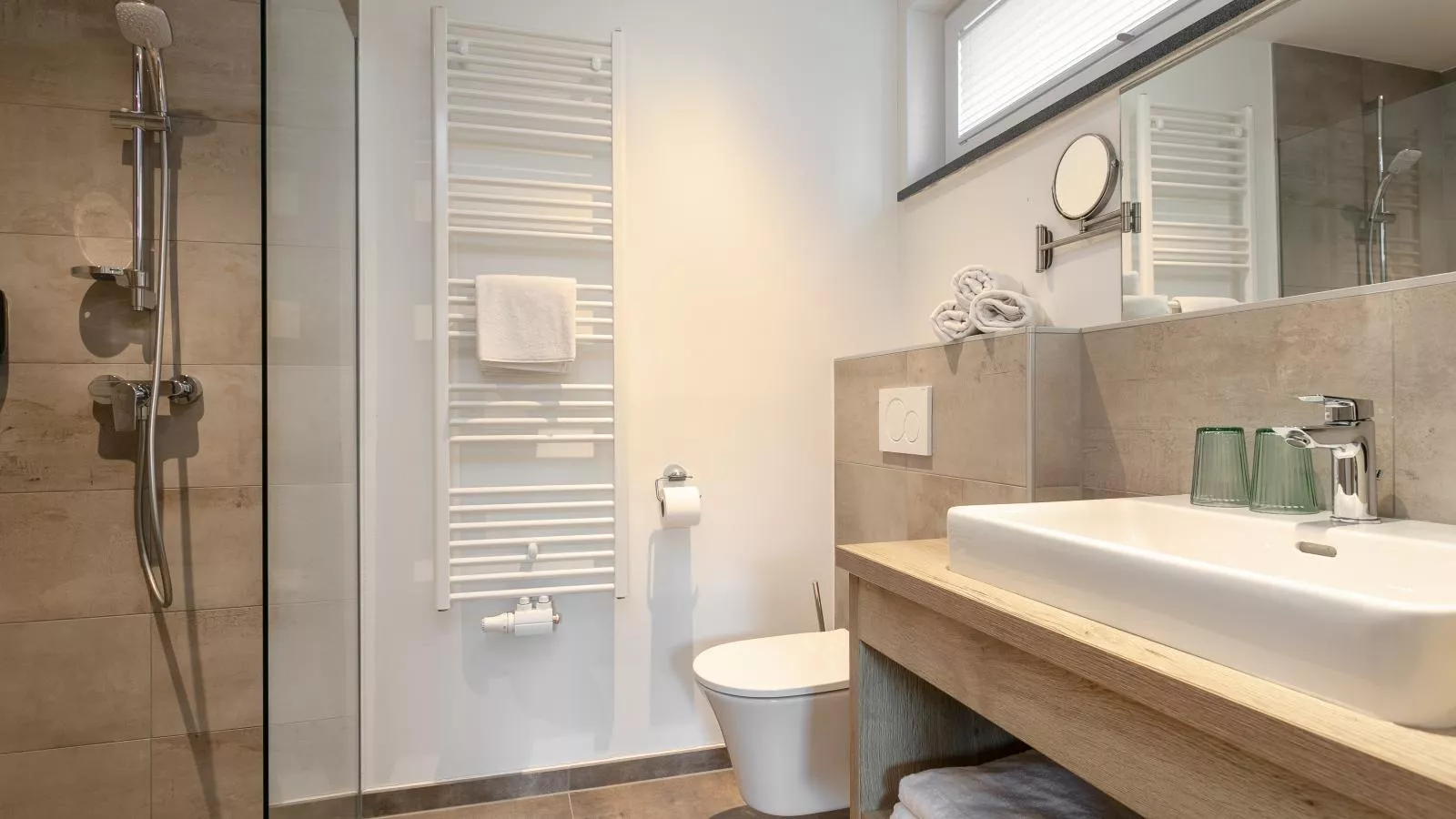 Apart33 Top 2-6-Bathroom