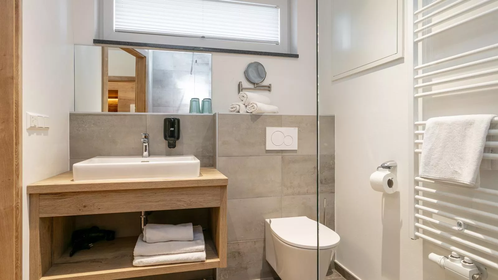 Apart33 Top 2-6-Bathroom