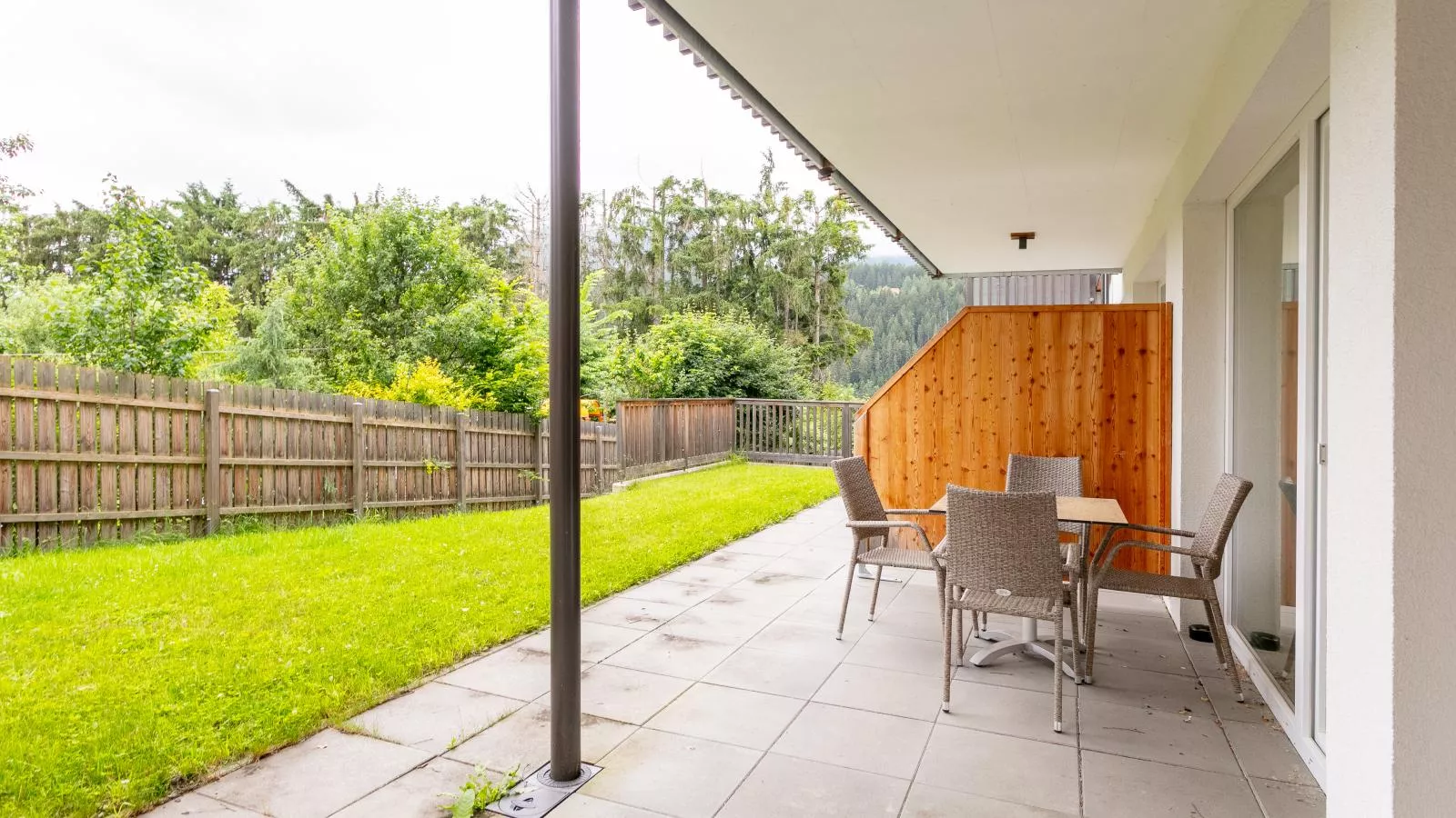 Apart33 Top 2-6-Terrace balcony