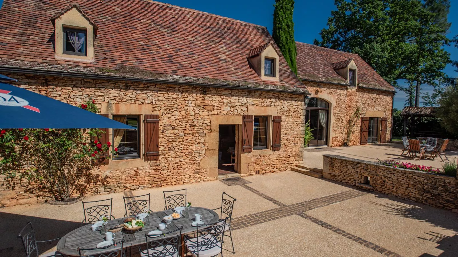 Beauchamps-Terrace balcony