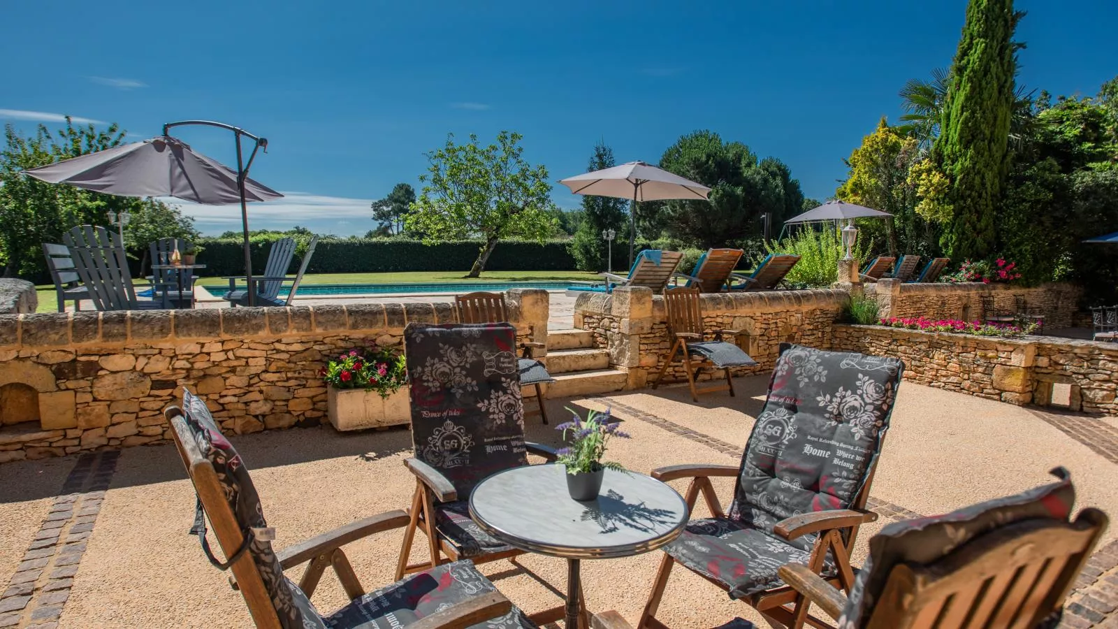 Beauchamps-Terrace balcony