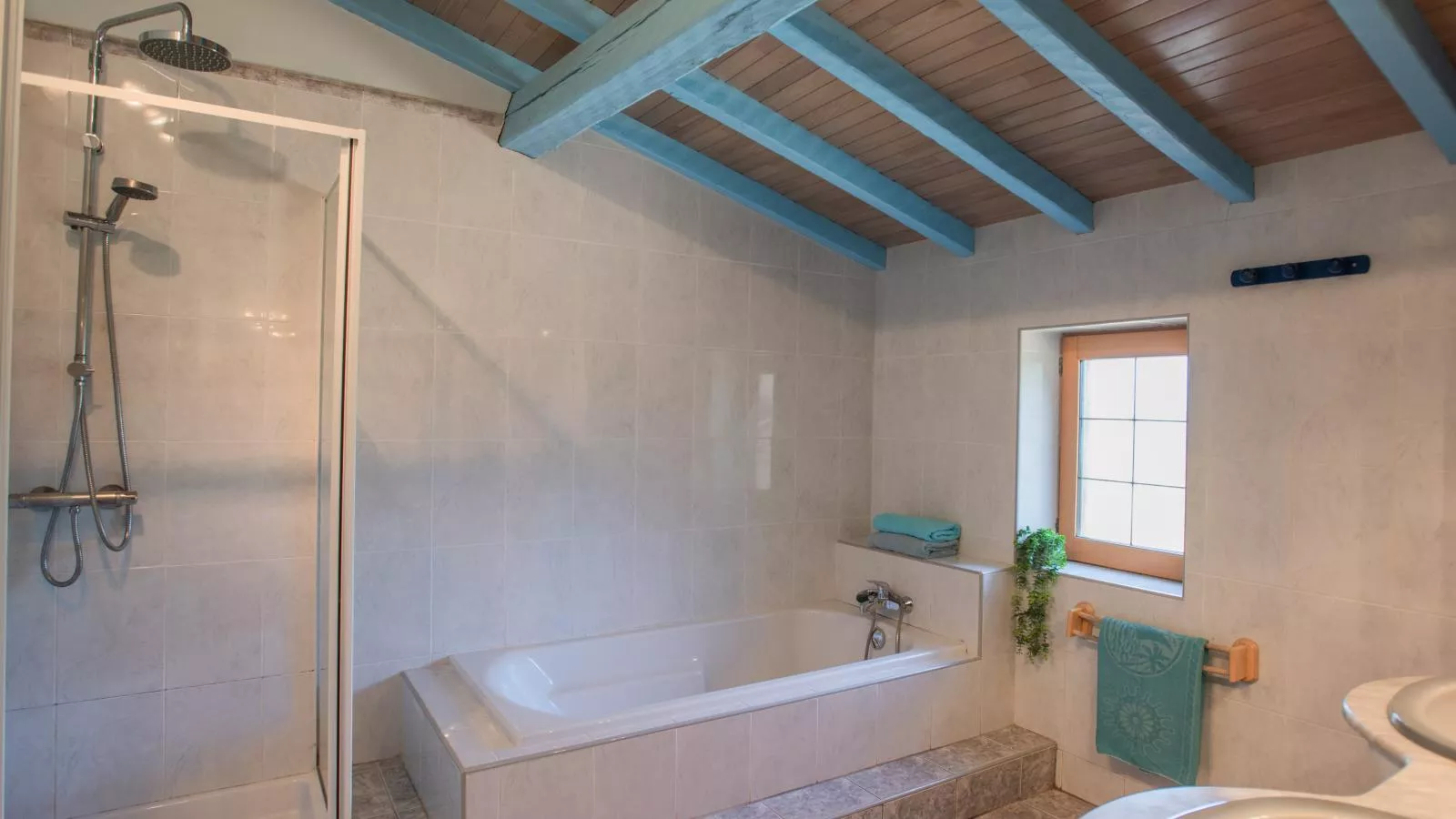 Beauchamps-Bathroom