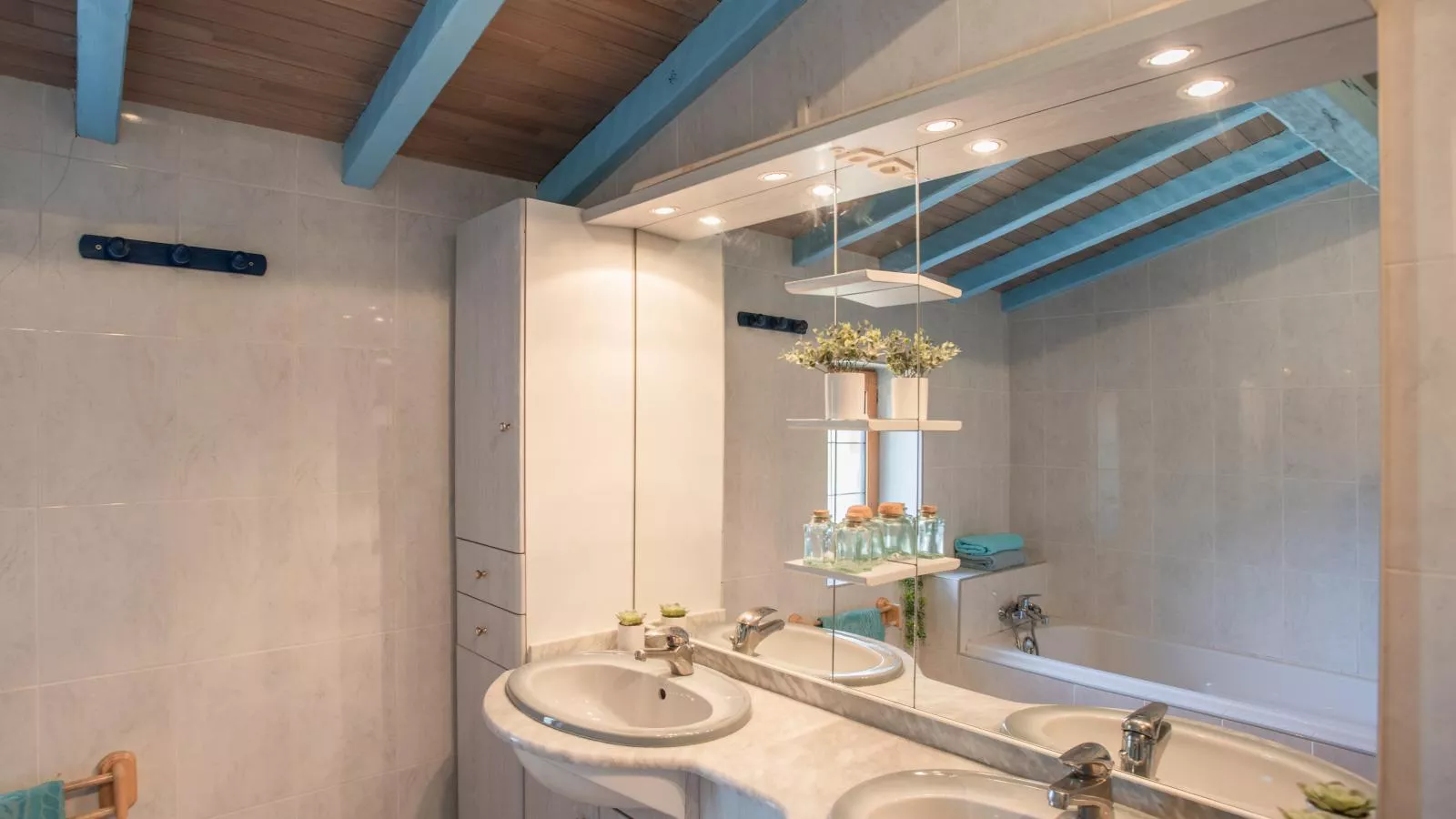Beauchamps-Bathroom