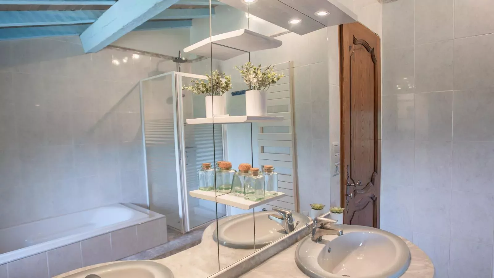 Beauchamps-Bathroom