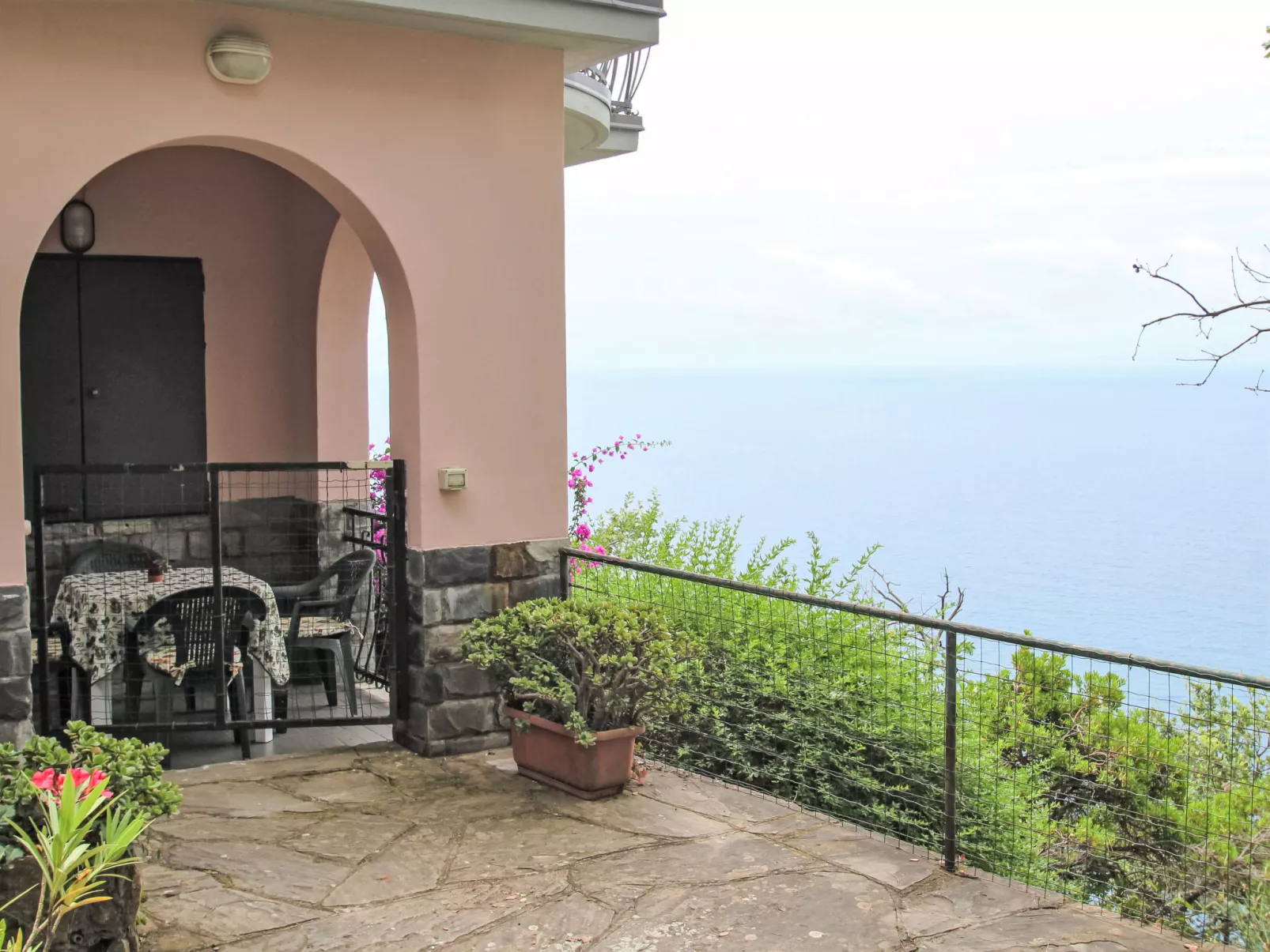 La Ginestra-Outside
