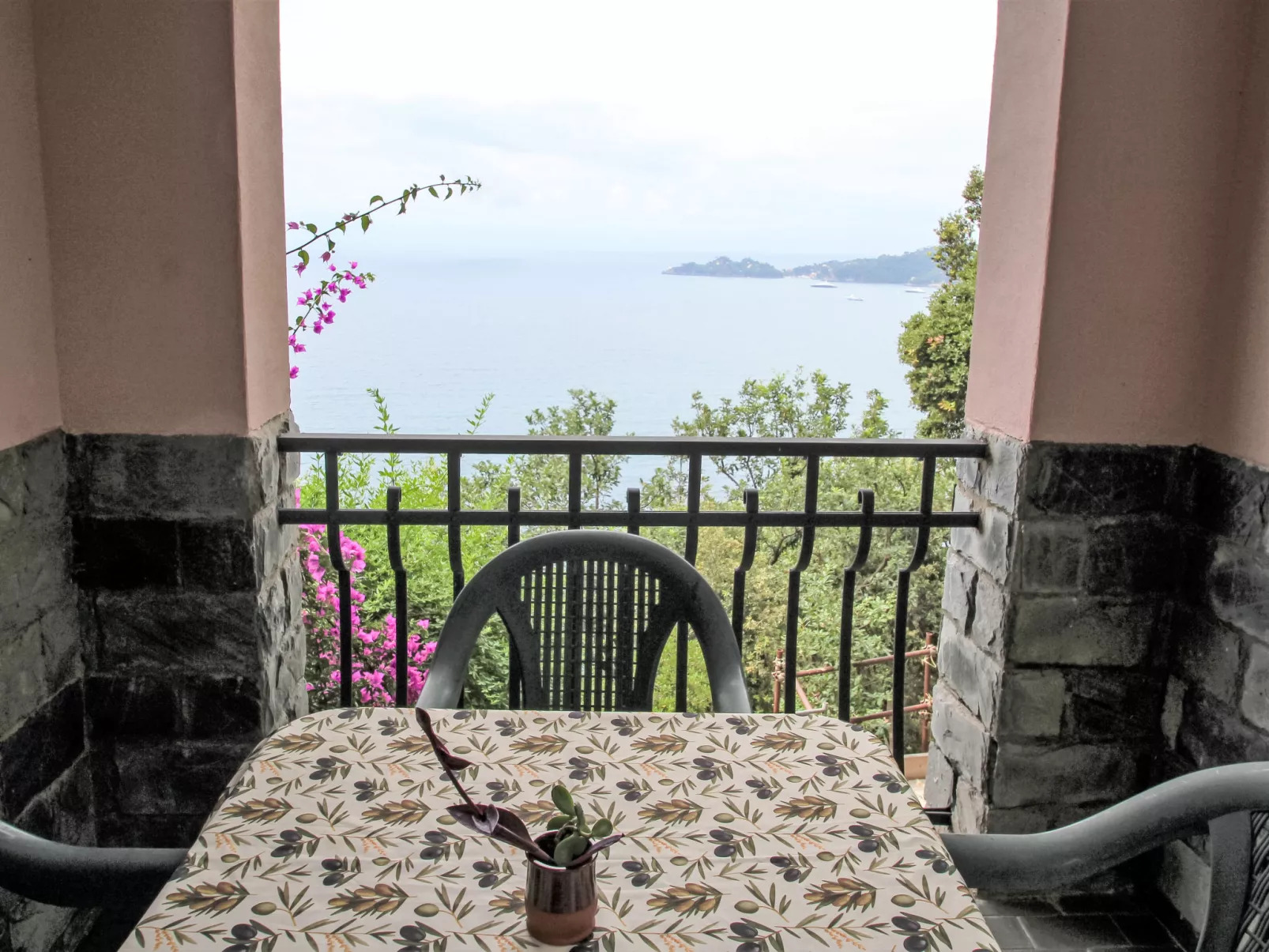 La Ginestra-Outside