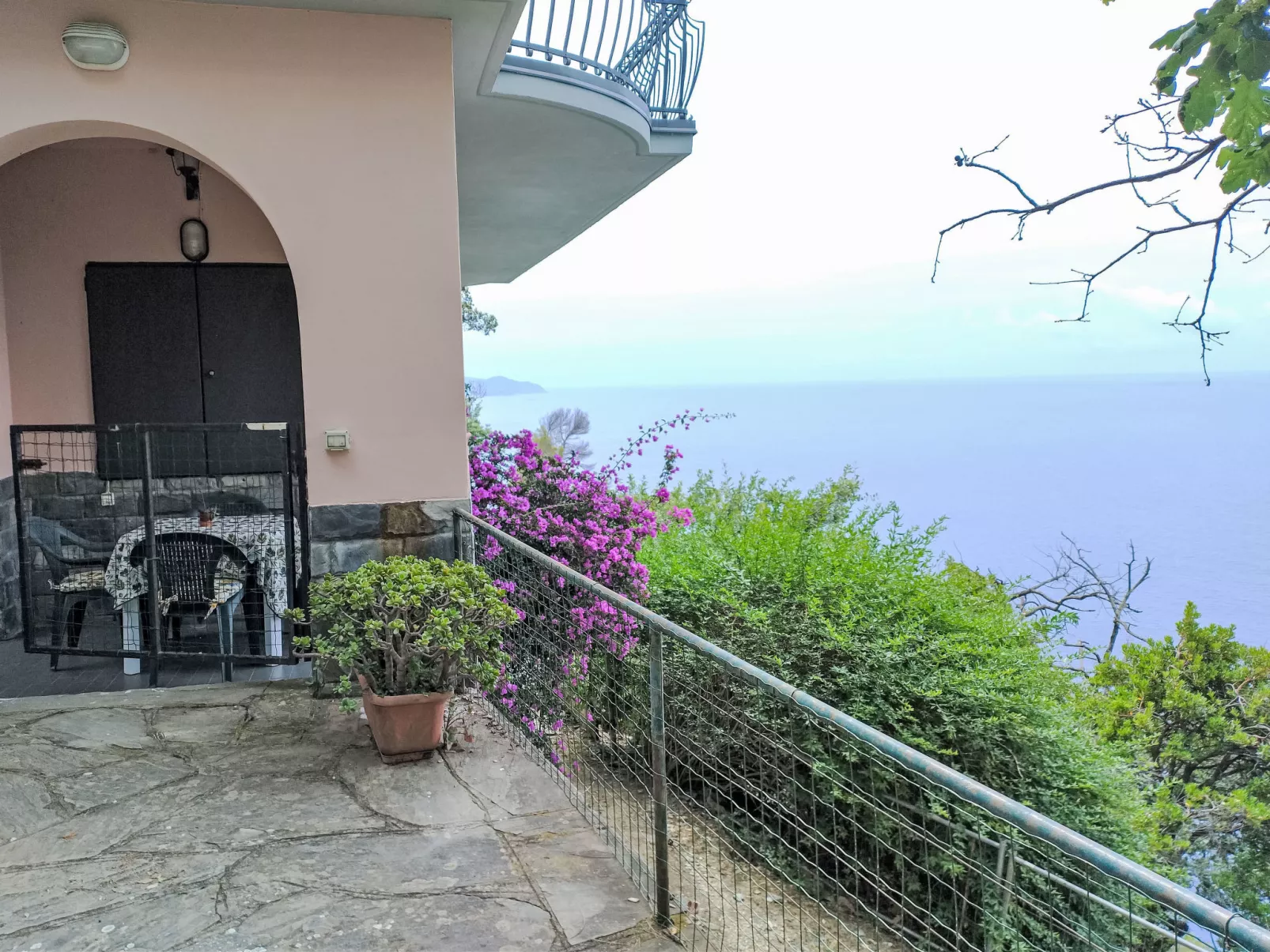 La Ginestra-Outside