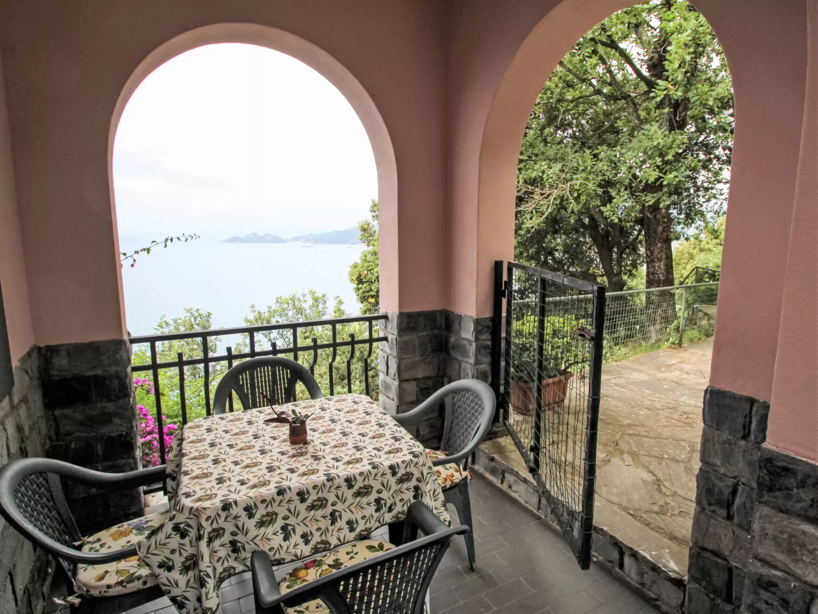 La Ginestra-Outside
