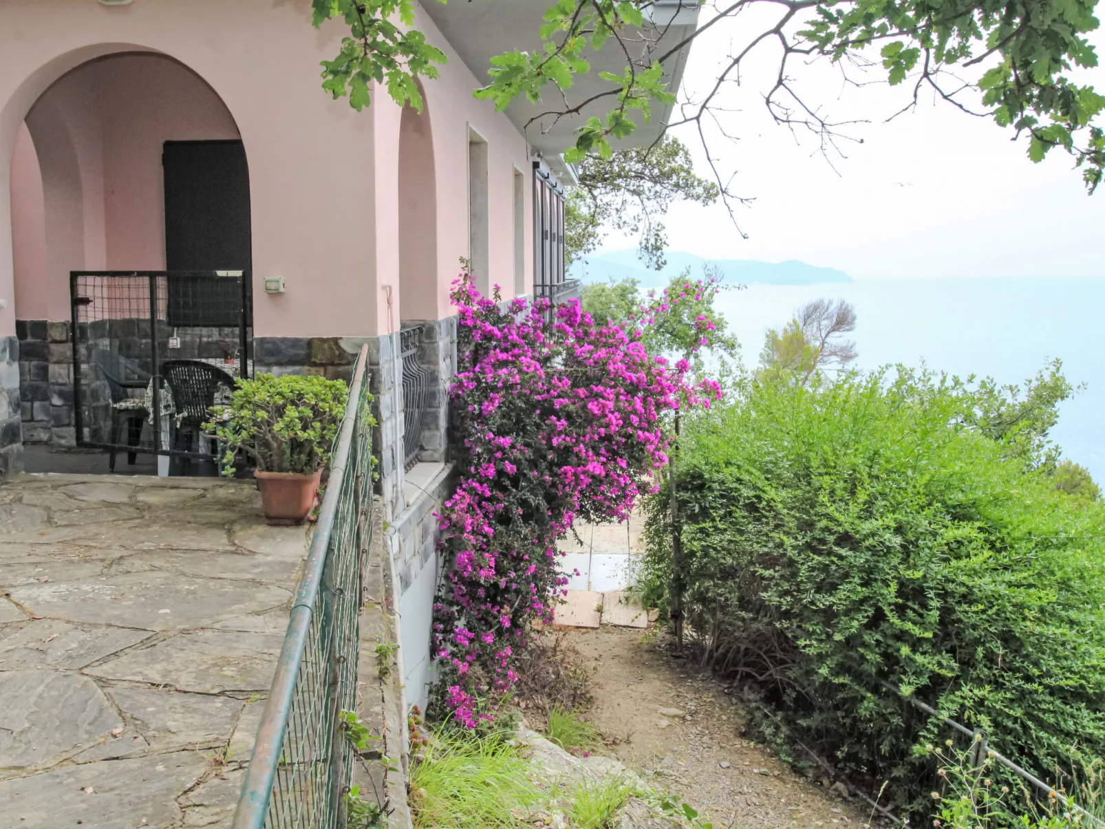 La Ginestra-Outside