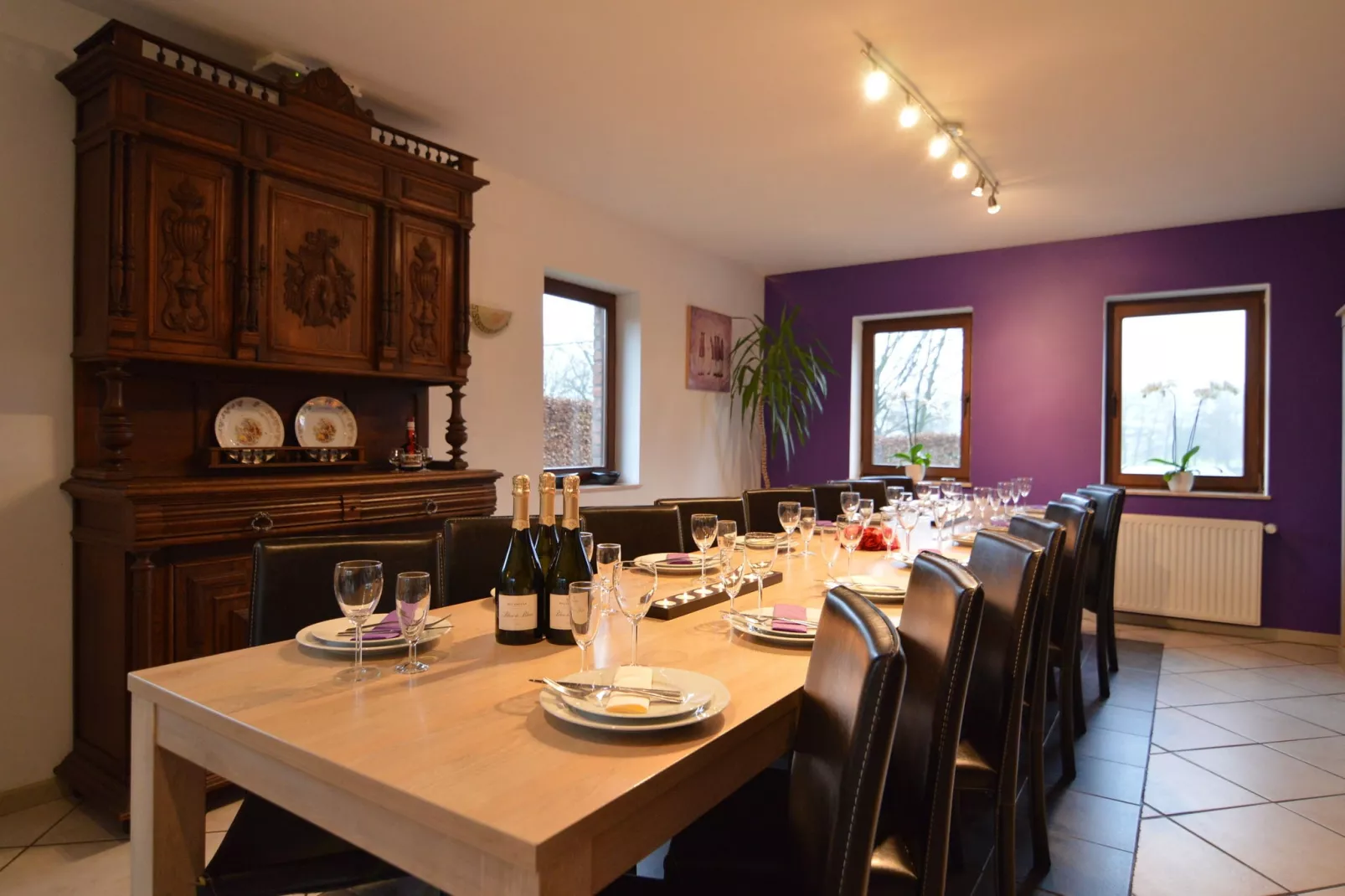 Antolay-Dining room