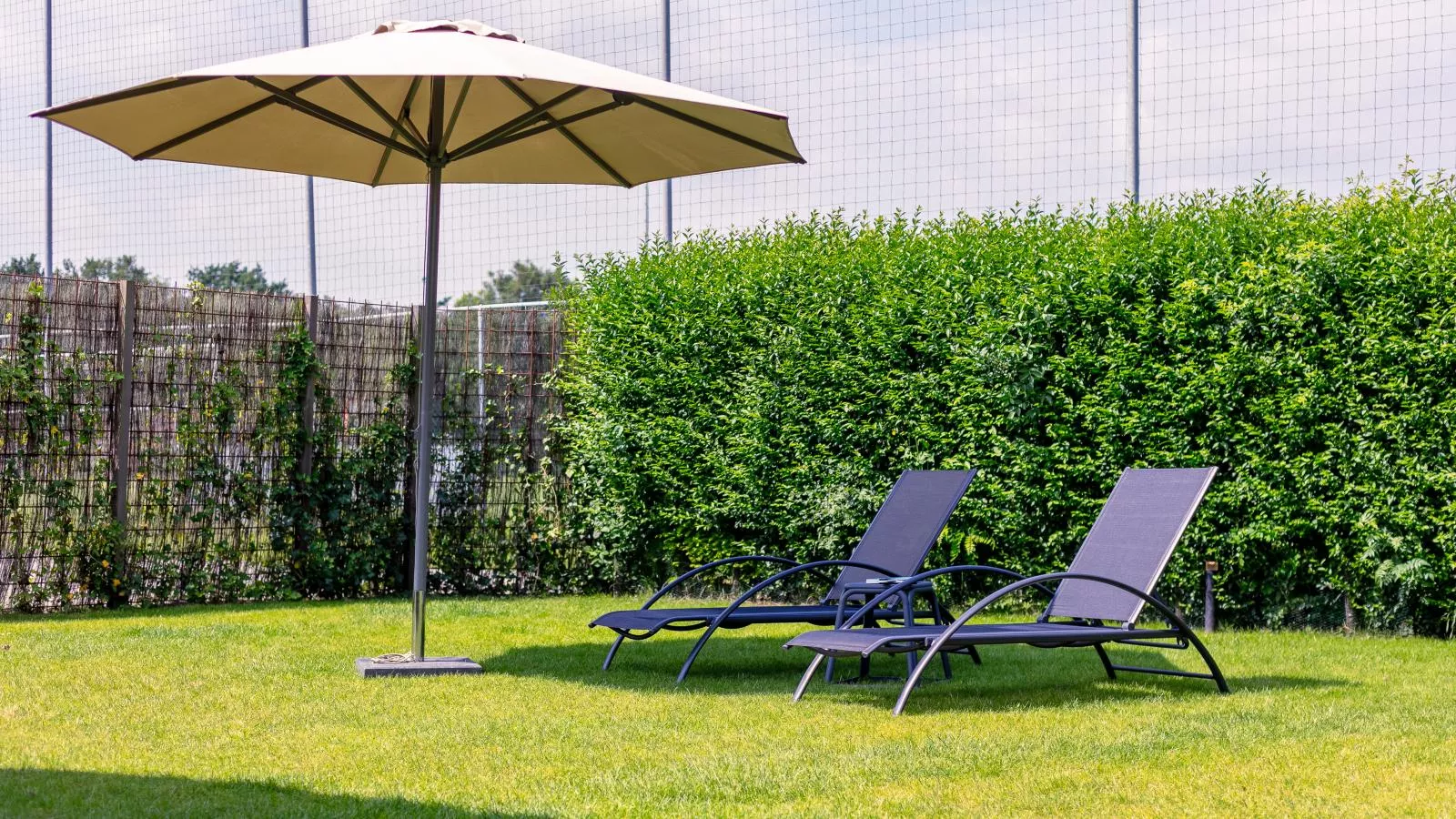 Eefs Huusje-Gardens summer