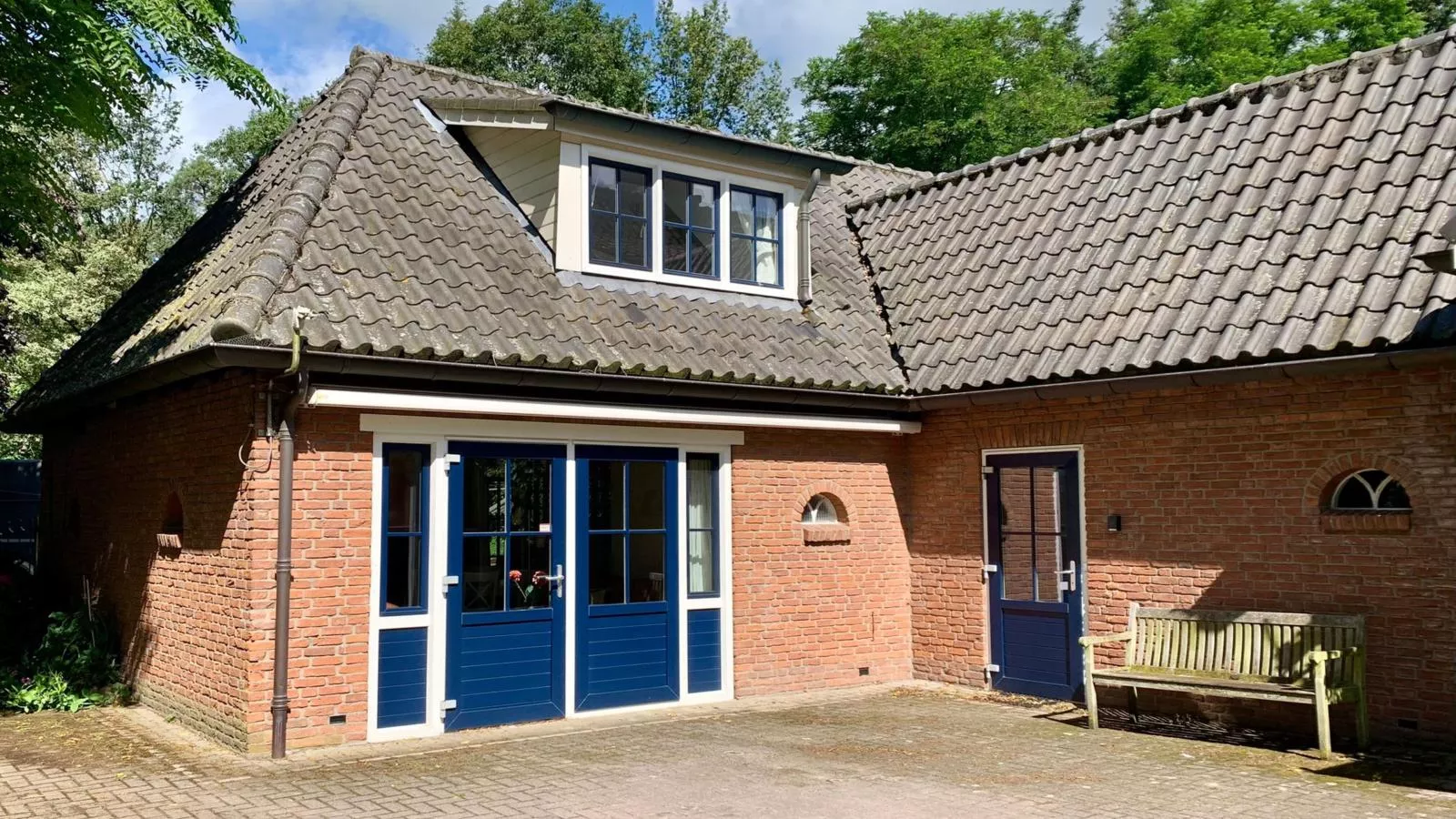 Huis te Lande-Exterior summer