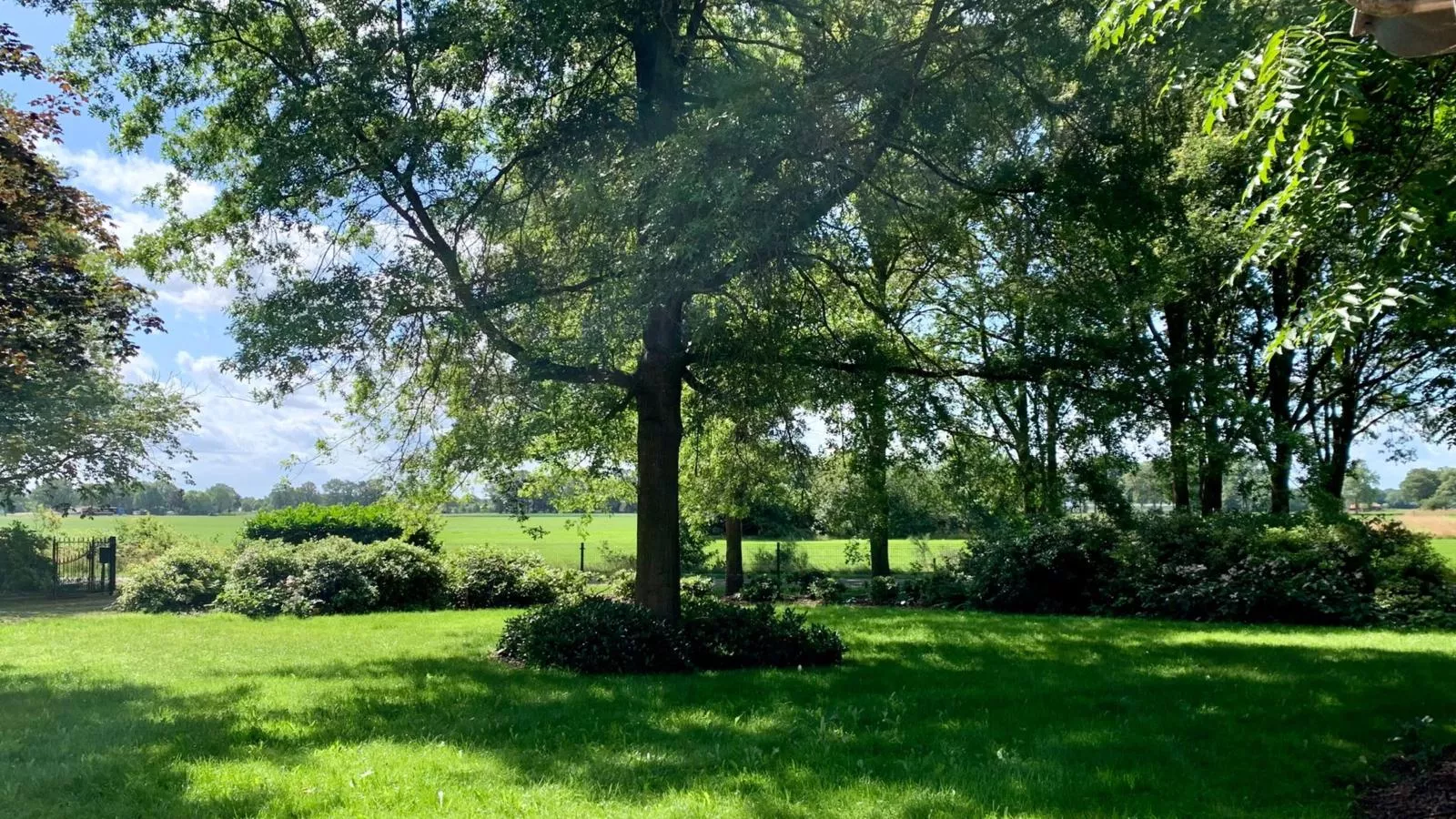 Huis te Lande-View summer