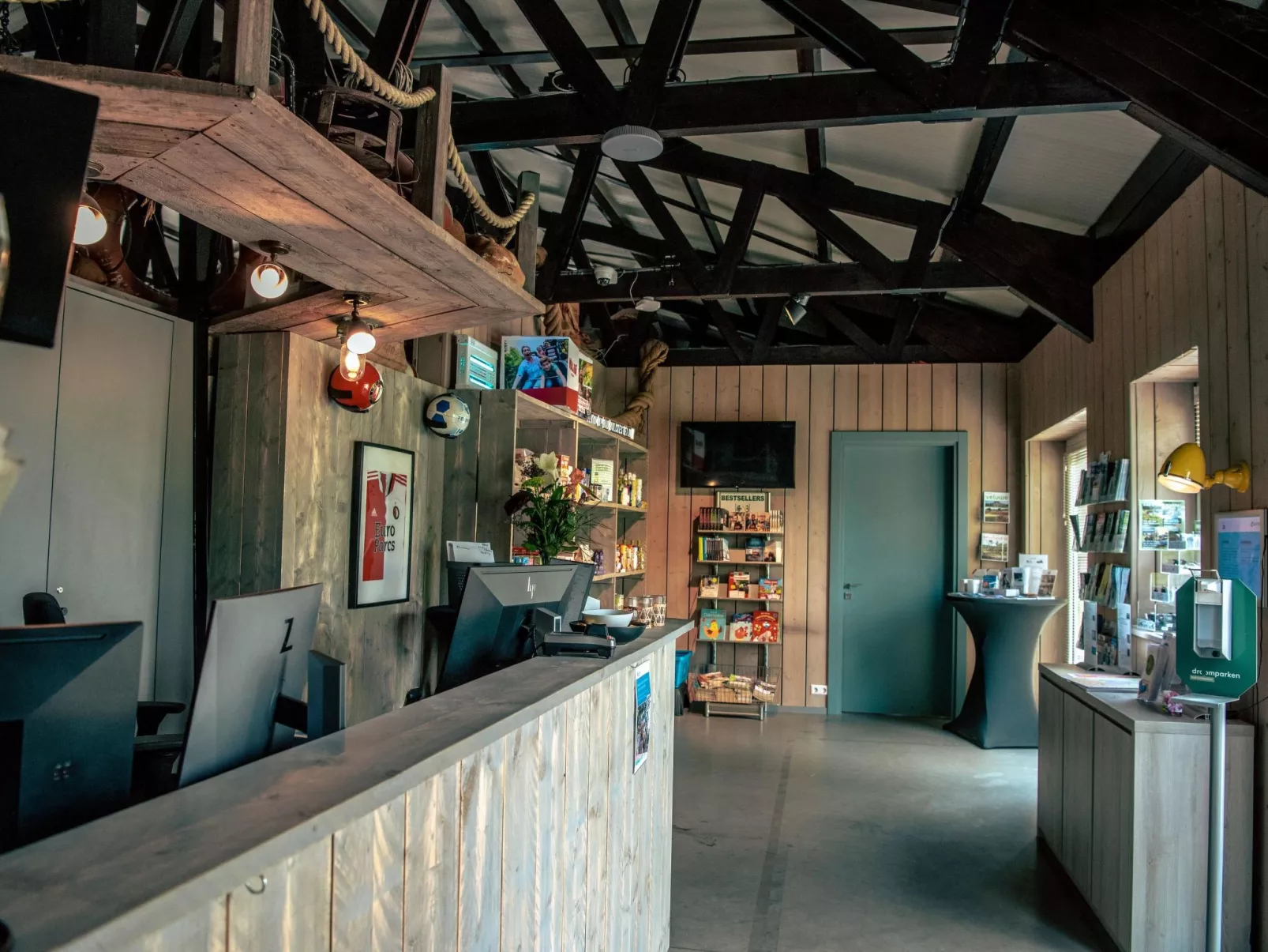 Veranda 6-Inside