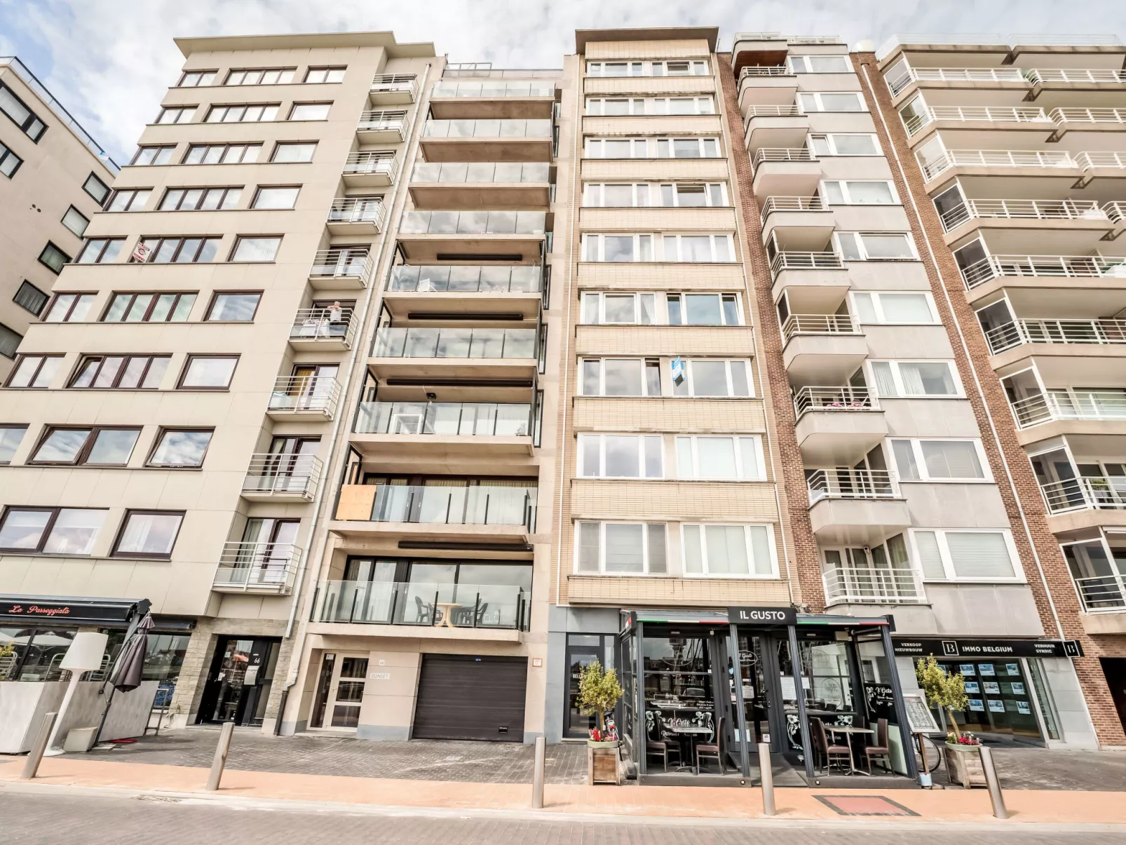 Bella I with parking and harbour view-Outside
