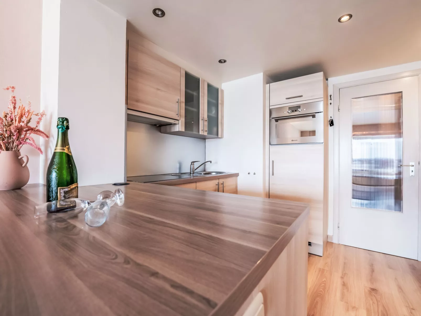 Bella I with parking and harbour view-Inside