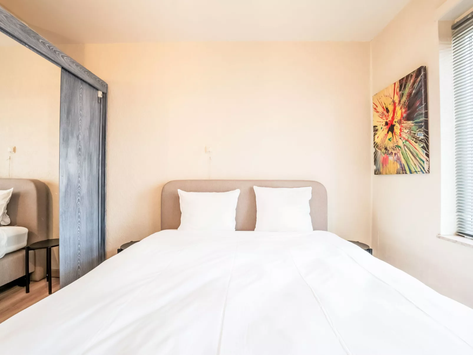 Bella I with parking and harbour view-Inside