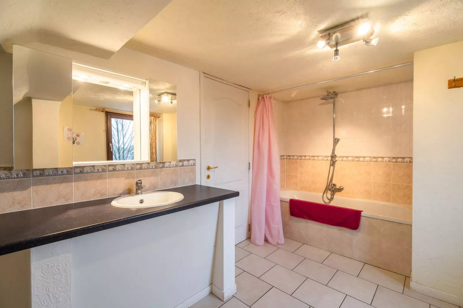 Le Gît'Anne-Bathroom