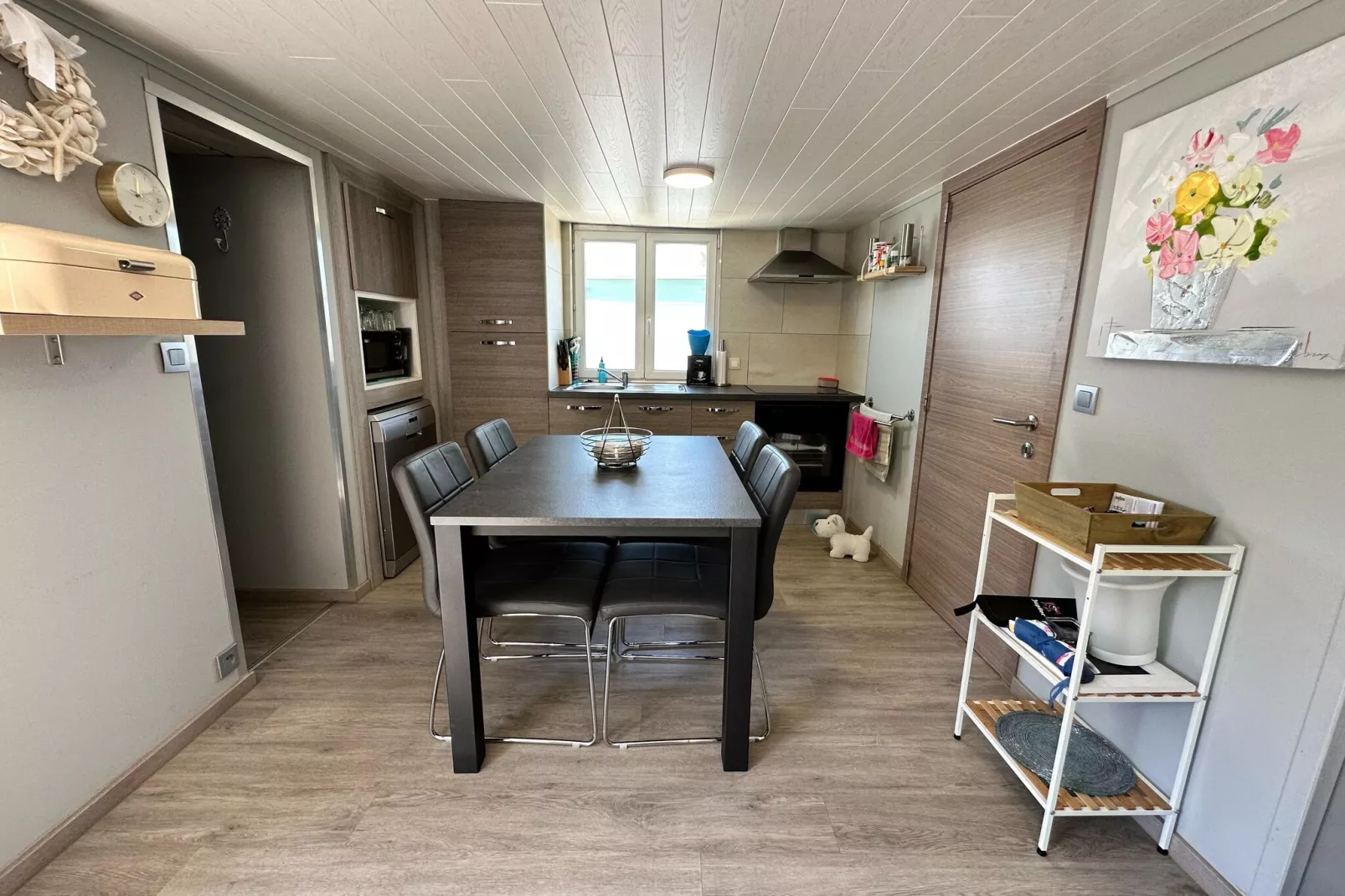 DH938-Dining room