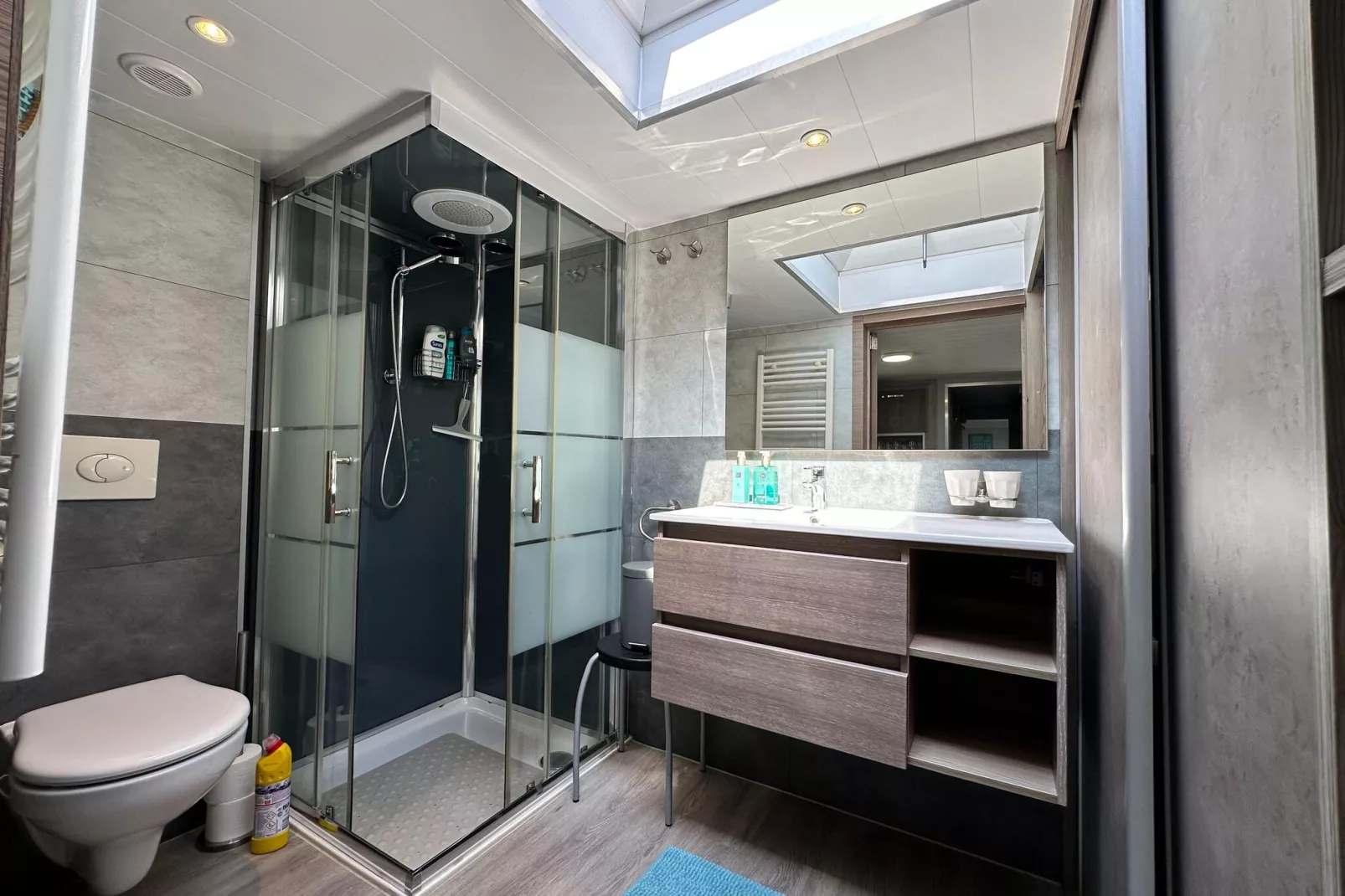 DH938-Bathroom