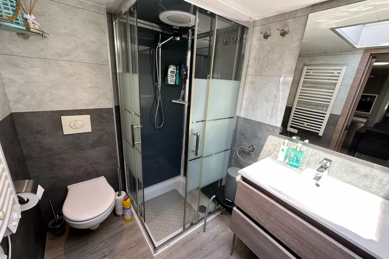 DH938-Bathroom