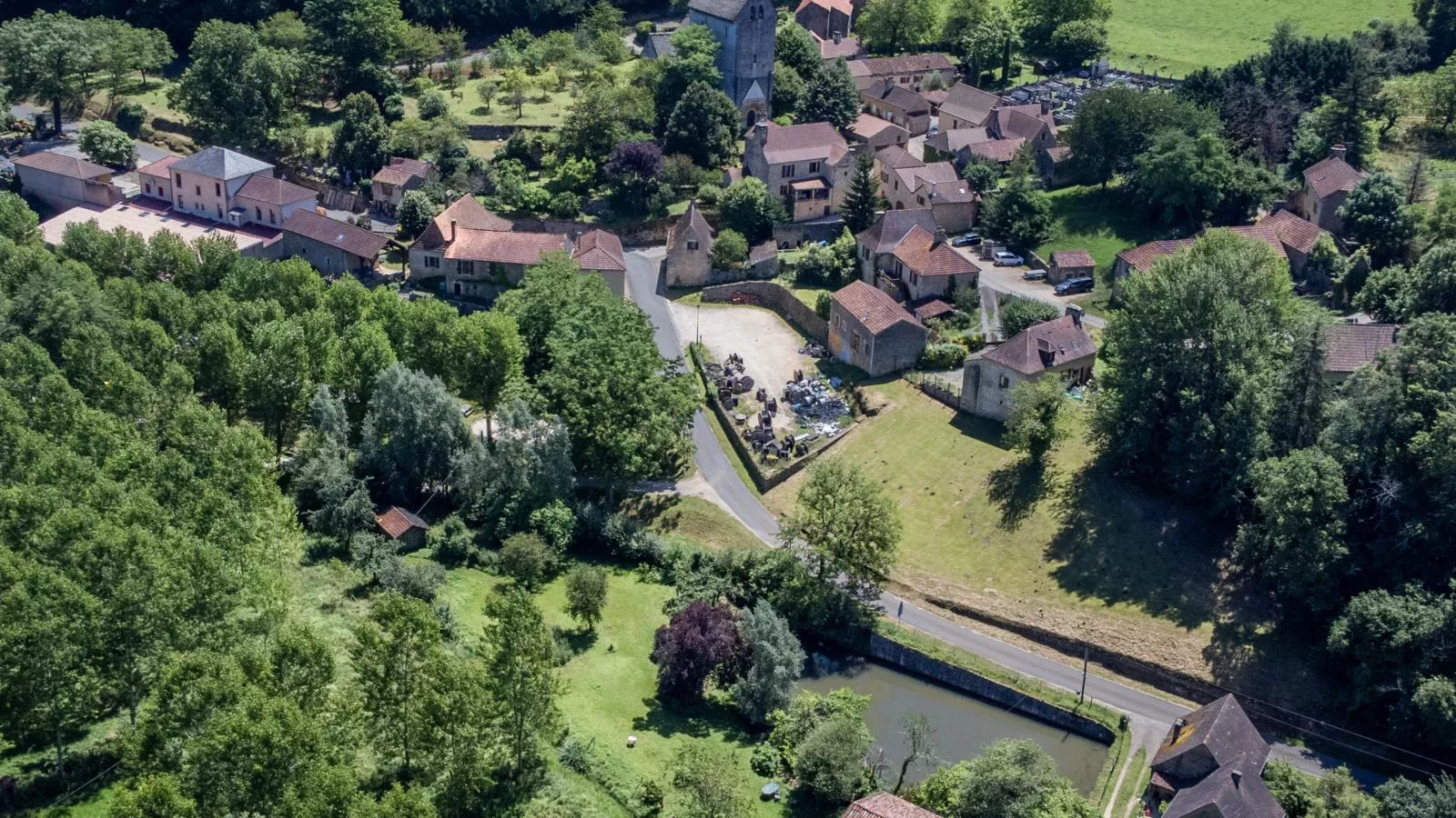 Gite Micouleaud-Areas summer 1km
