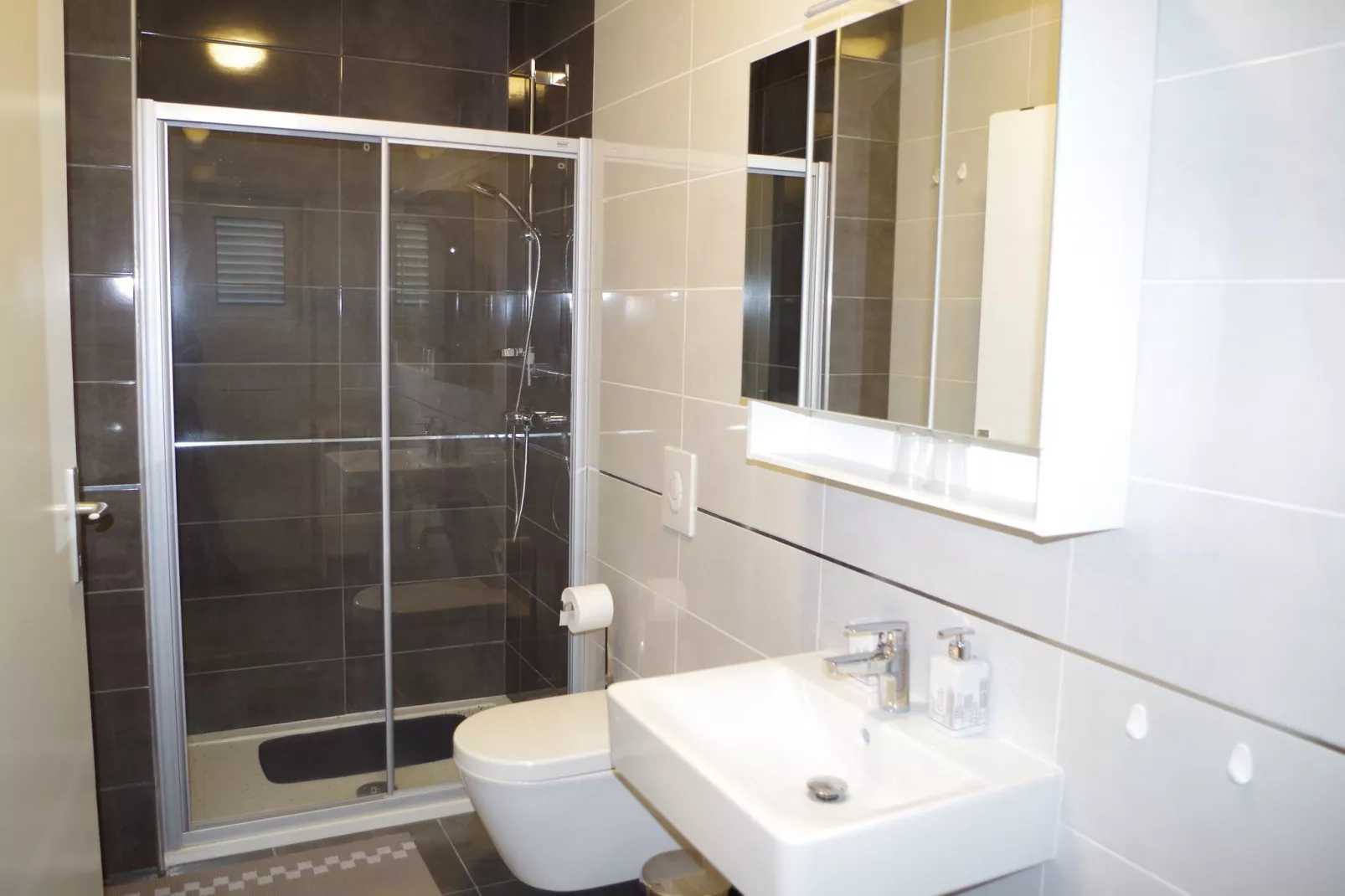 Tamara-Bathroom