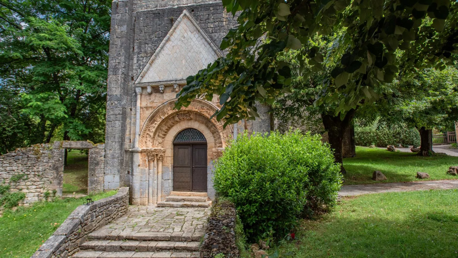 Gite Micouleaud-Areas summer 1km