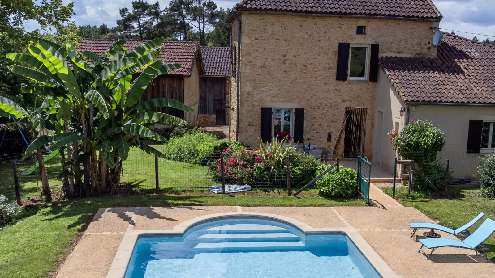 L Aiguillou-Exterior summer
