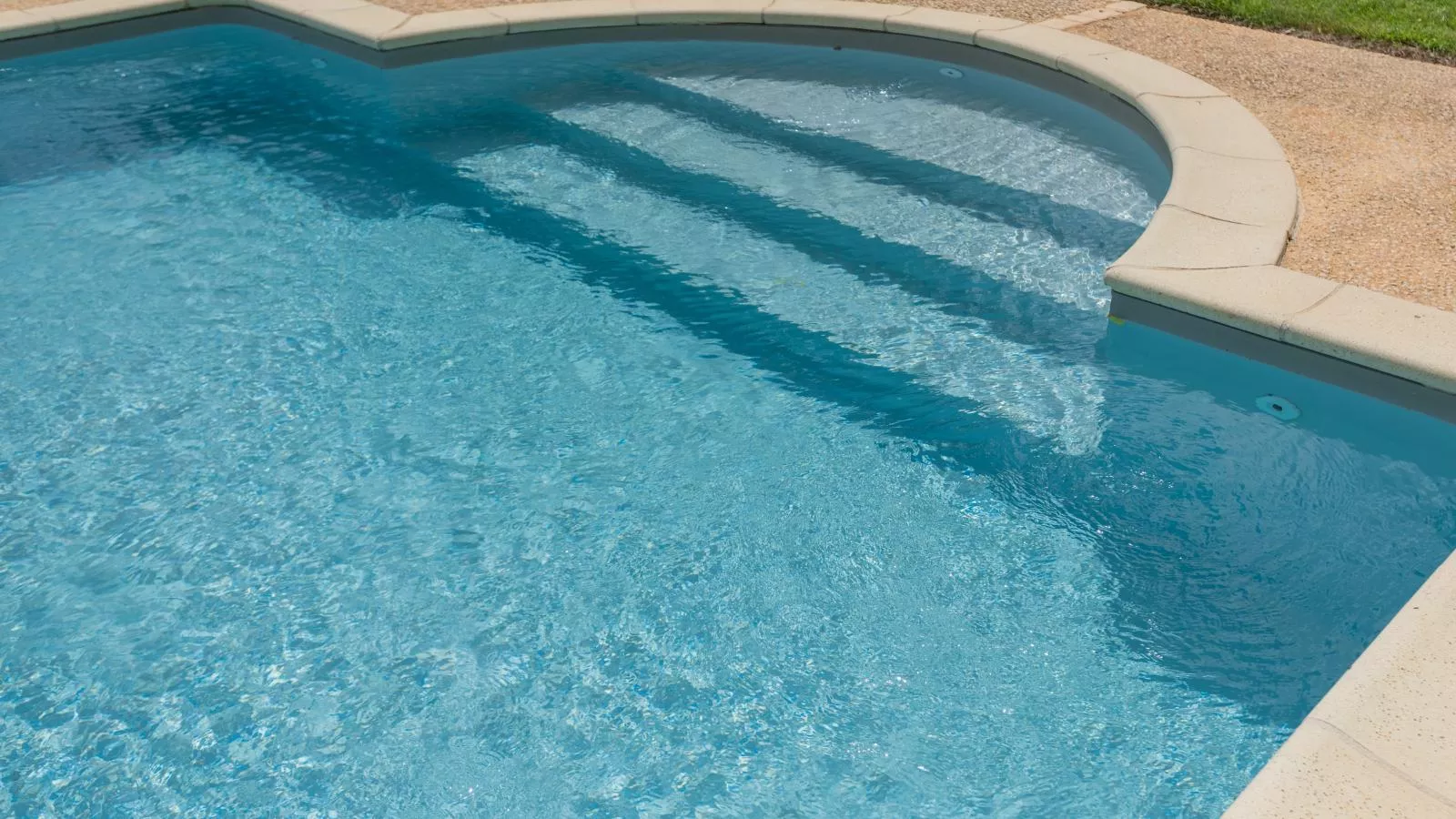 L Aiguillou-Pool