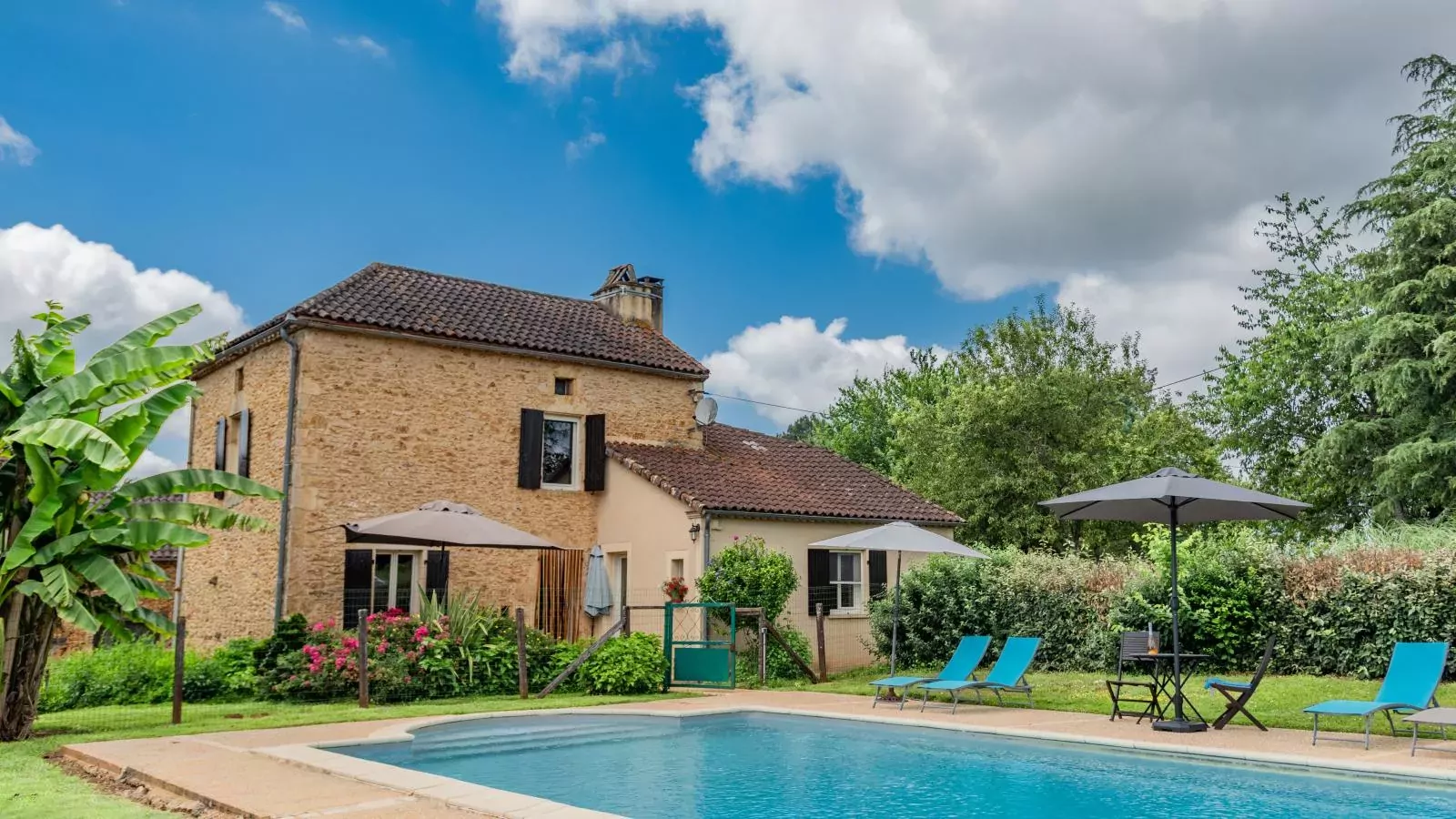 L Aiguillou-Exterior summer