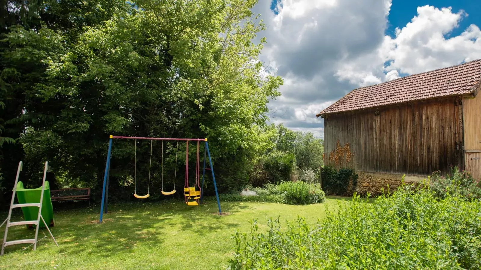 L Aiguillou-Gardens summer