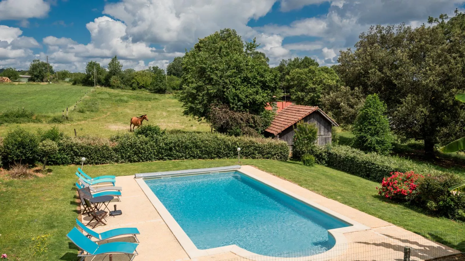 L Aiguillou-Areas summer 1km