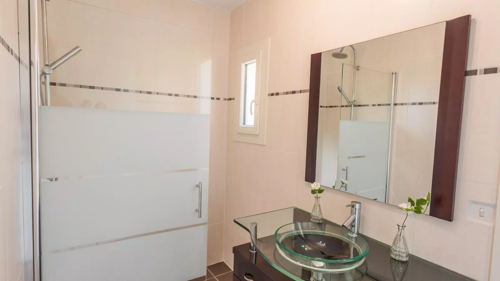 L Aiguillou-Bathroom