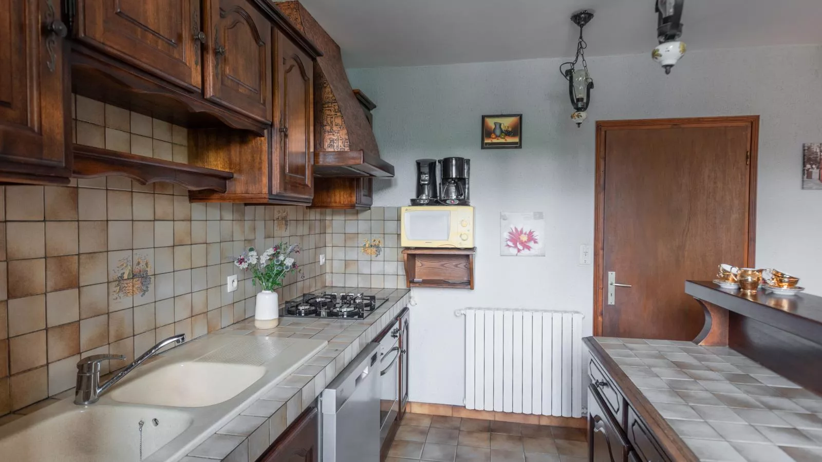 L Aiguillou-Kitchen