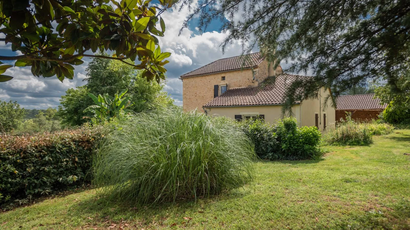 L Aiguillou-Gardens summer