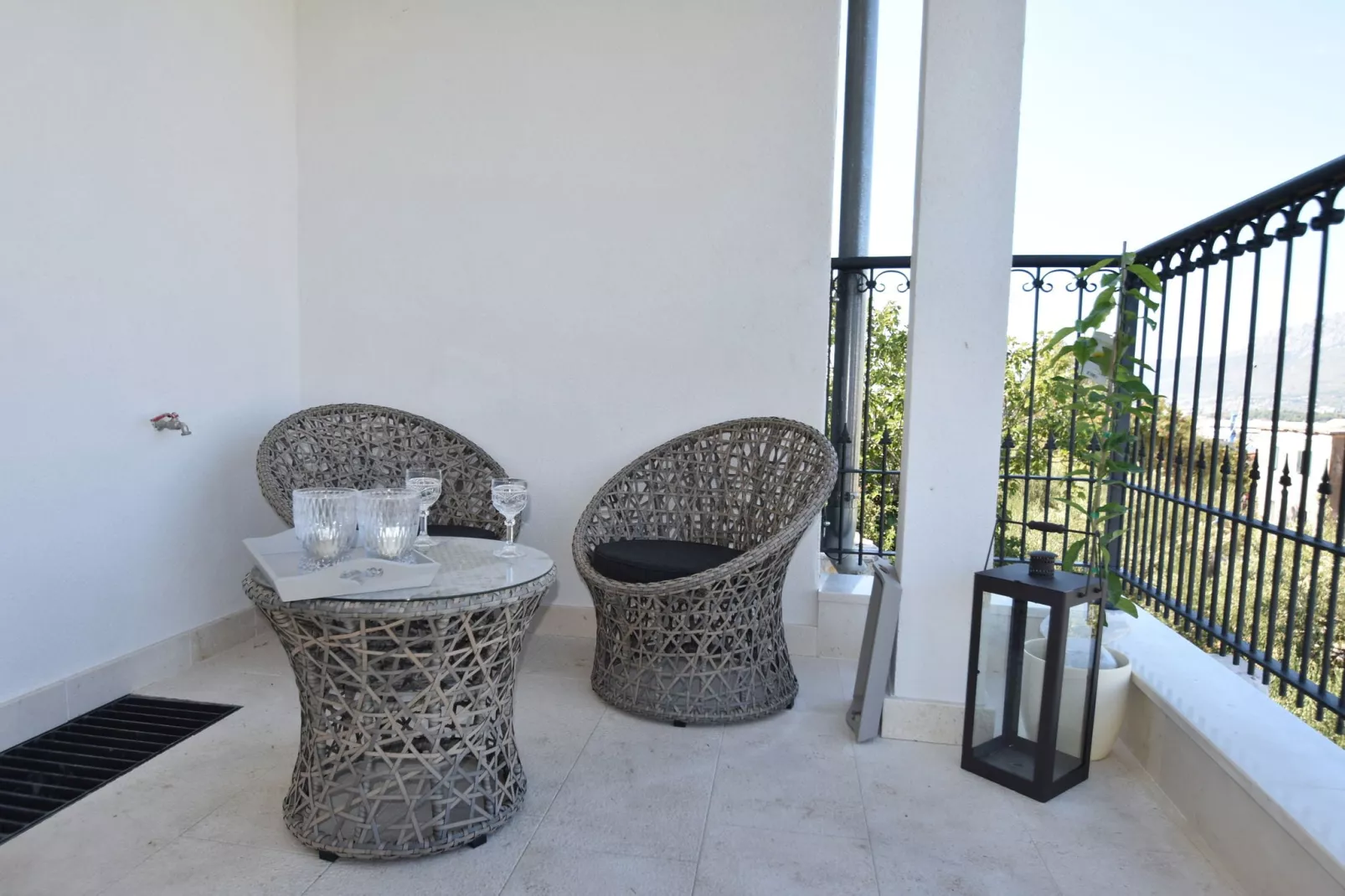 Mandika-Terrace balcony