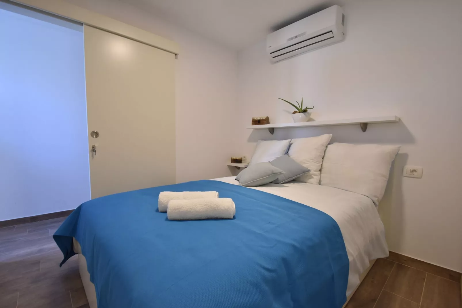 Mandika-Bedroom