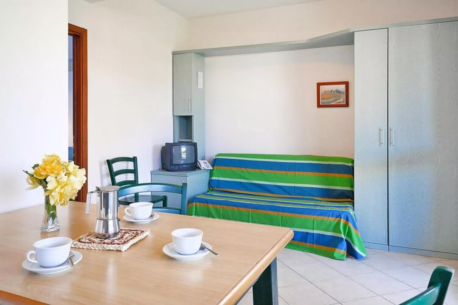 Ferienanlage La Cecinella Villaggio Turistico Cecina Mare Typ Bilo C-Villette-piano terra-giardino-Wohnzimmer