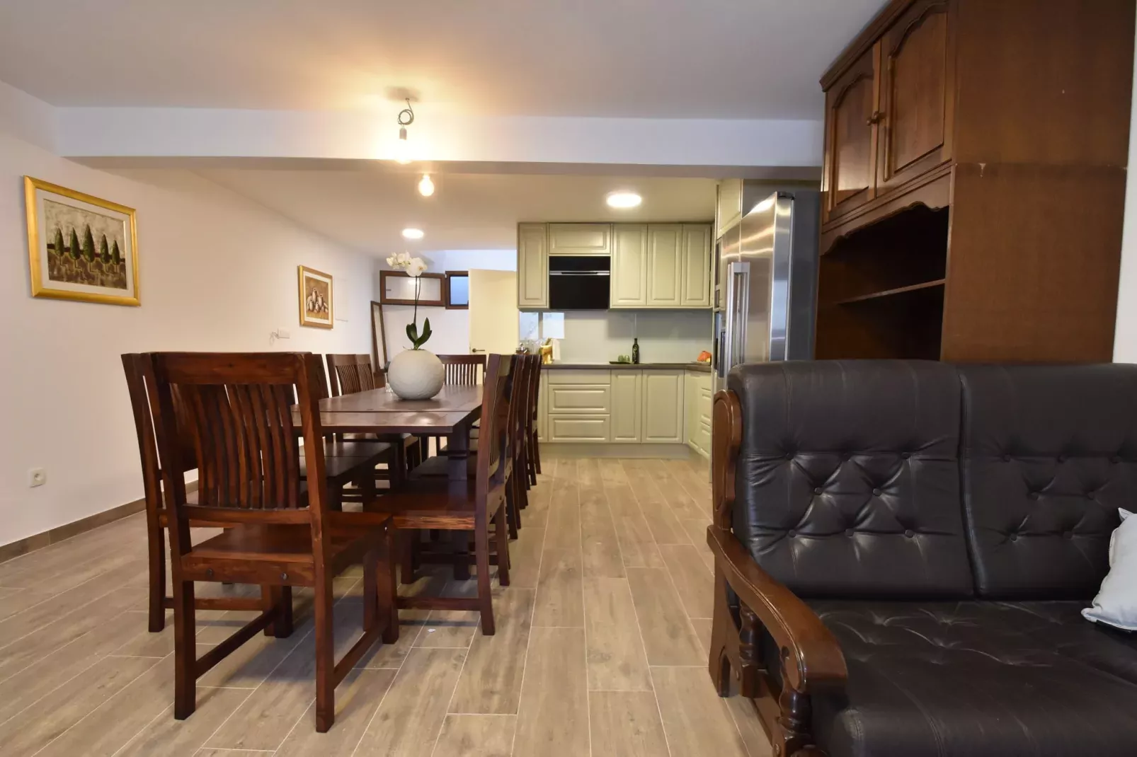 Mandika-Dining room